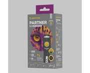 Packaging of the Armytek Partner C2 Magnet USB - Warm flashlight highlights features such as 1020 lumens, a 235-meter range, and up to 28 days of runtime, set against an owl's eye graphic.