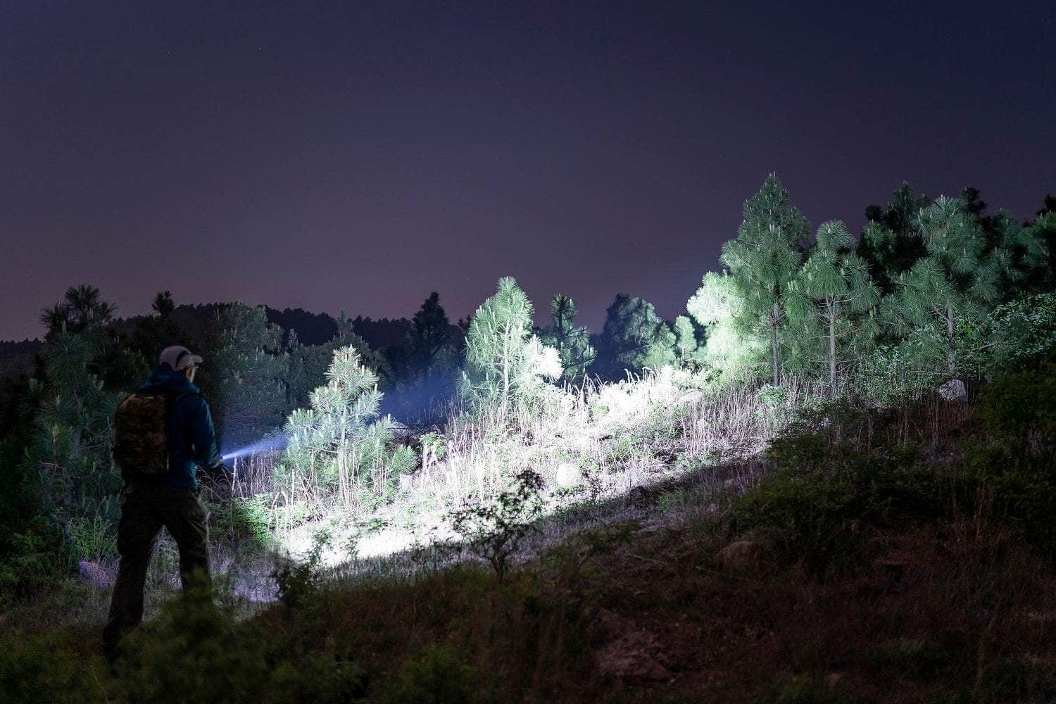 新品Weltool T2 LED Flashlite 3000mAhバッテリー付 Weltool T2 — Killzone Flashlights